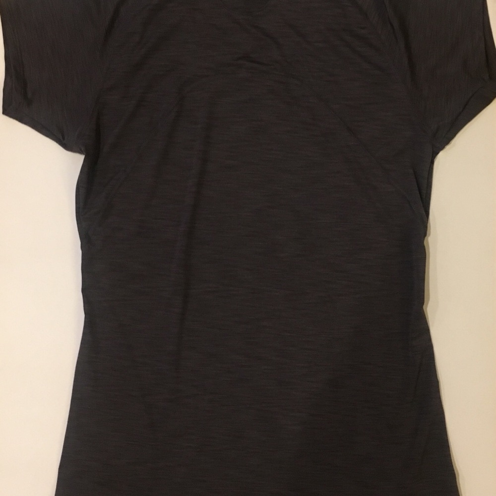 Under Armour Heat Gear Shirt - Picture 2 of 4